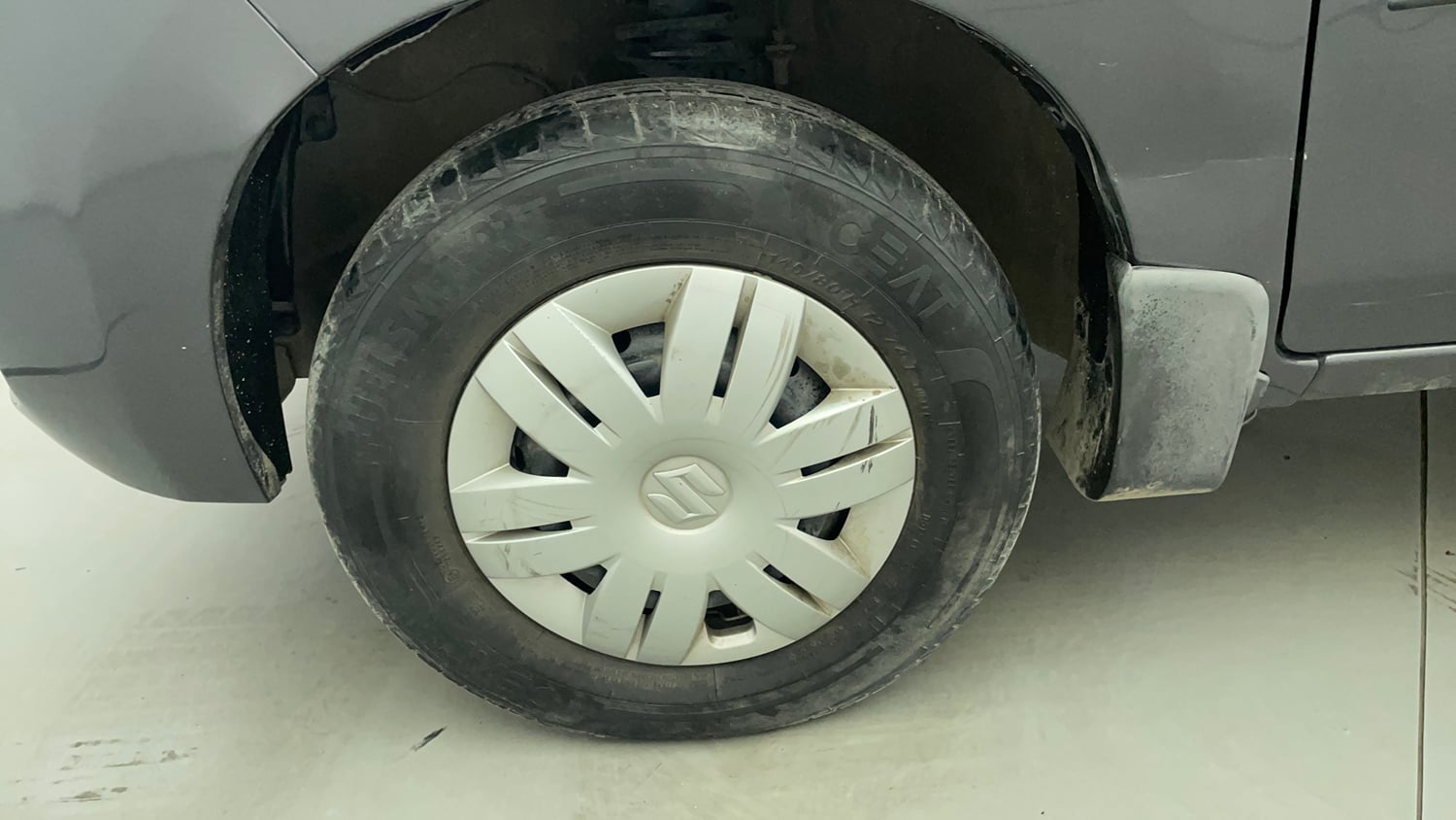 Used 2022 Maruti Suzuki Alto 800 VXi Petrol Manual tyres LEFT FRONT TYRE RIM VIEW