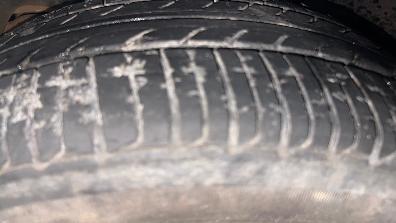 Used 2022 Tata Tiago XZA Plus Petrol Automatic tyres LEFT FRONT TYRE TREAD VIEW
