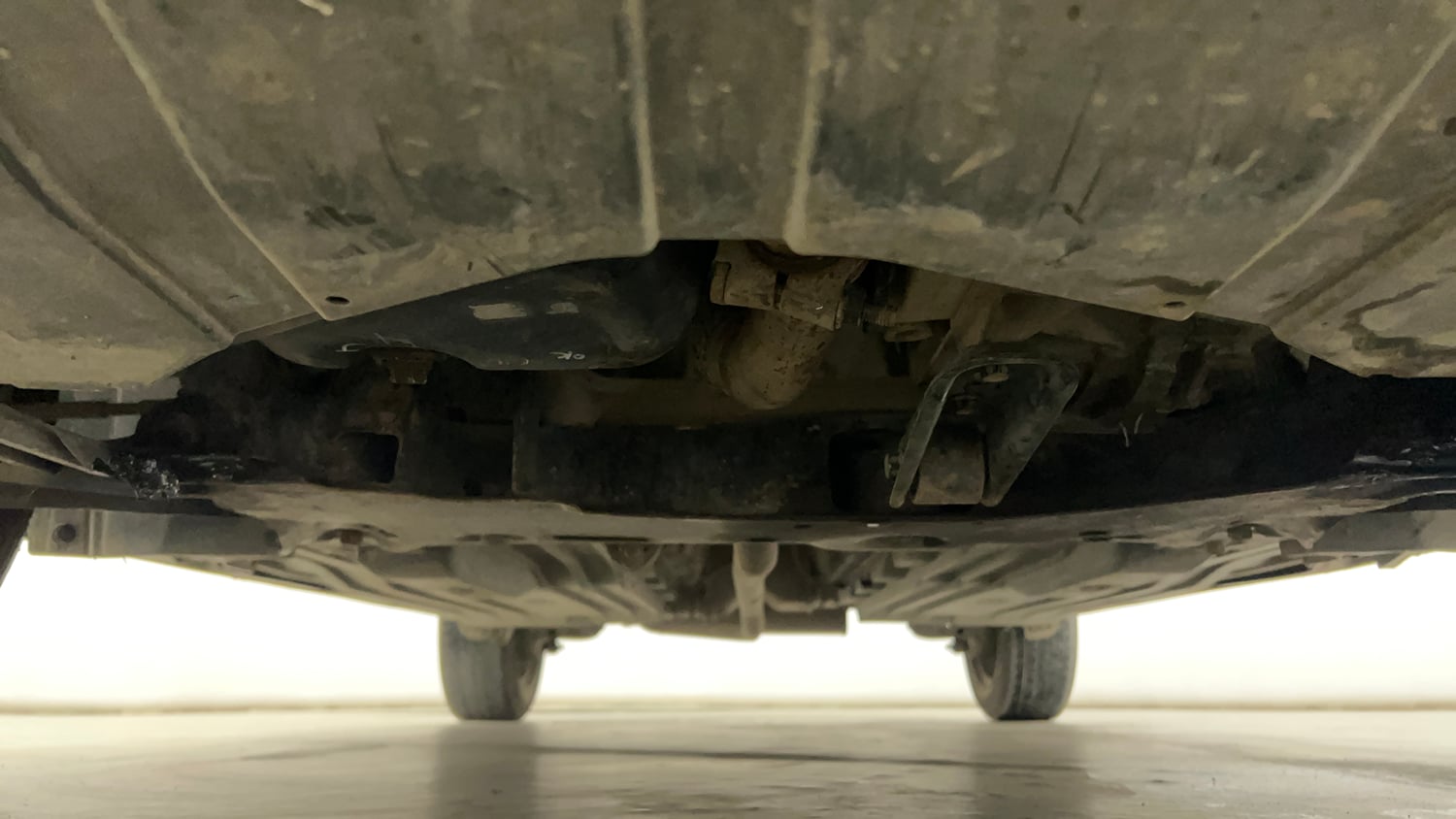 Used 2017 Maruti Suzuki Vitara Brezza [2016-2020] VDi Diesel Manual extra FRONT LEFT UNDERBODY VIEW