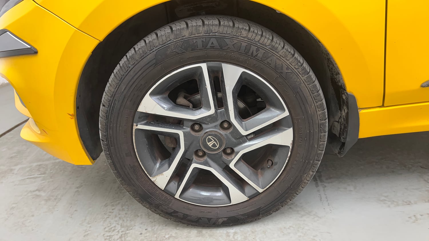 Used 2020 Tata Tiago XZA Plus Petrol Automatic tyres LEFT FRONT TYRE RIM VIEW