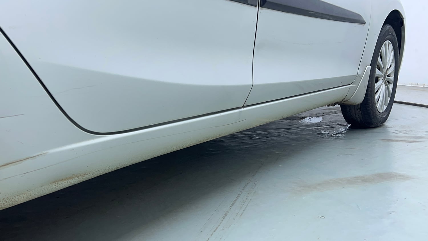 Used 2017 Maruti Suzuki Ciaz Zeta 1.4 AT Petrol Automatic dents MINOR SCRATCH