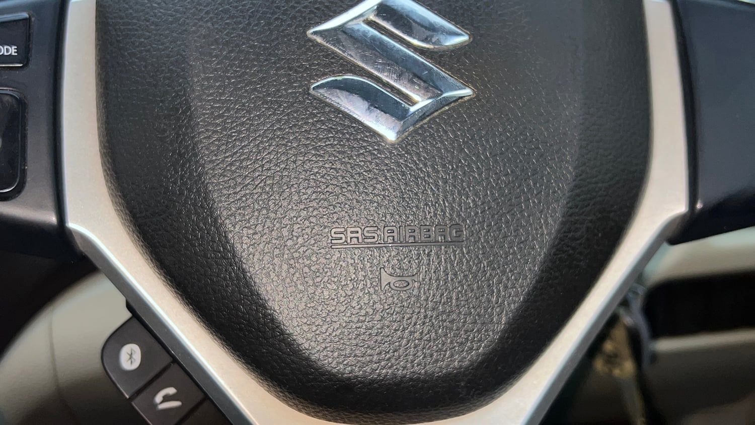Used 2016 Maruti Suzuki Celerio ZXi AMT Petrol Automatic top_features Airbags