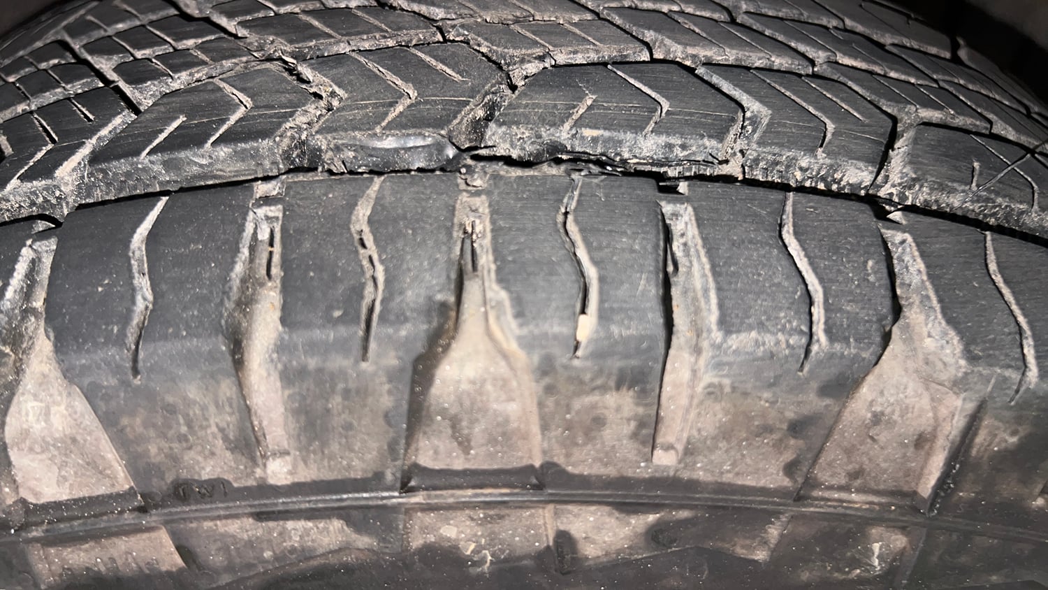 Used 2016 Maruti Suzuki S-Cross Zeta 1.3 Diesel Manual tyres RIGHT FRONT TYRE TREAD VIEW