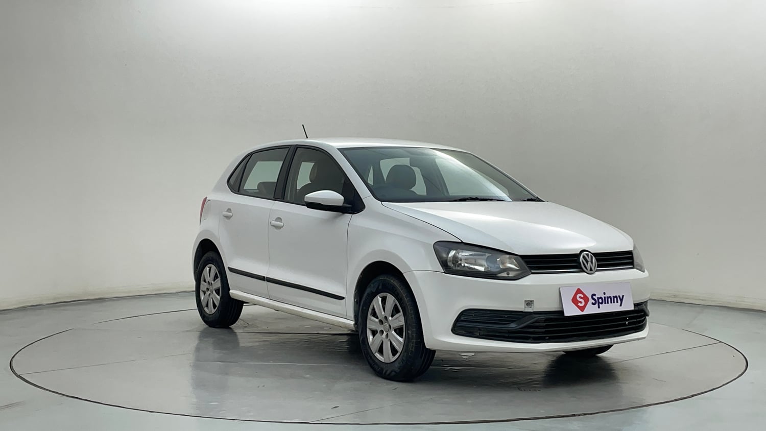 Used 2015 Volkswagen Polo Trendline 1.2L (P) Petrol Manual exterior RIGHT FRONT CORNER VIEW