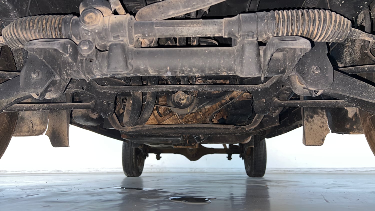 Used 2022 Maruti Suzuki Eeco 5 STR AC (O) Petrol Manual extra FRONT LEFT UNDERBODY VIEW