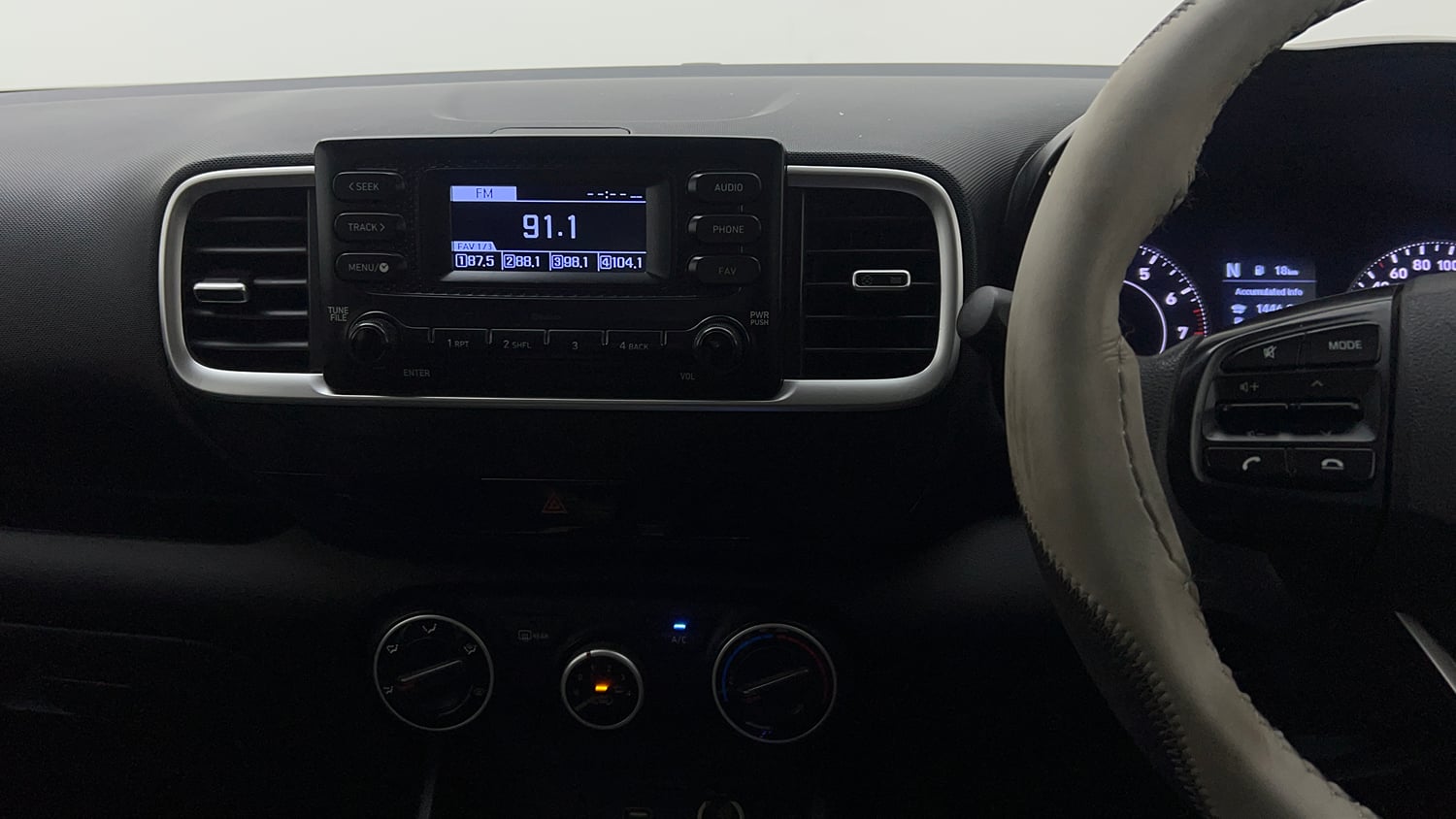 Used 2019 hyundai Venue S 1.0 AT Turbo Petrol Petrol Automatic interior MUSIC SYSTEM & AC CONTROL VIEW