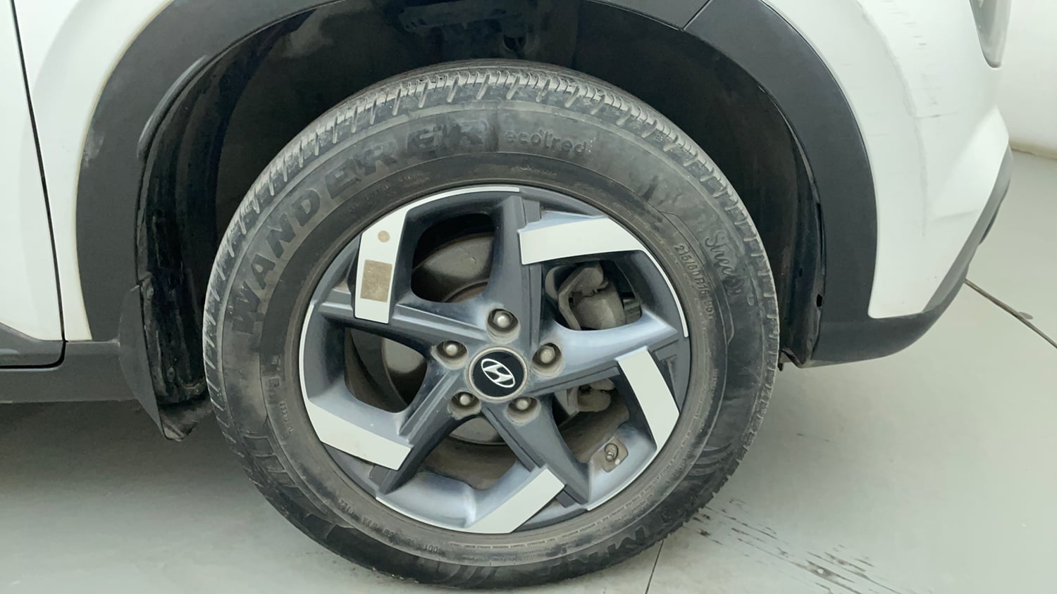 Used 2022 Hyundai Venue SX Plus 1.0 Turbo DCT Petrol Automatic tyres RIGHT FRONT TYRE RIM VIEW