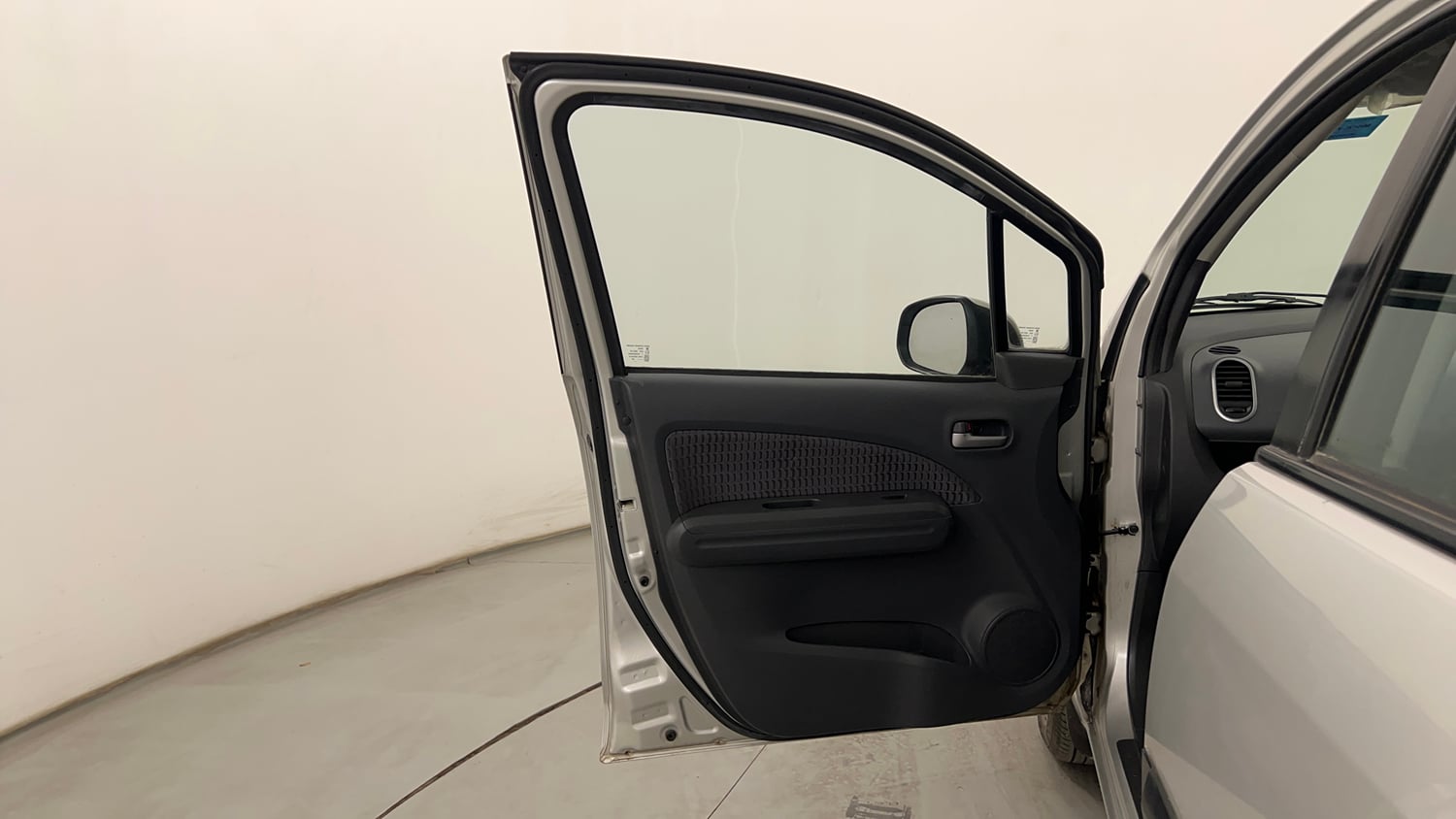 Used 2015 Maruti Suzuki Ritz Zxi BS-IV Petrol Manual interior LEFT FRONT DOOR OPEN VIEW