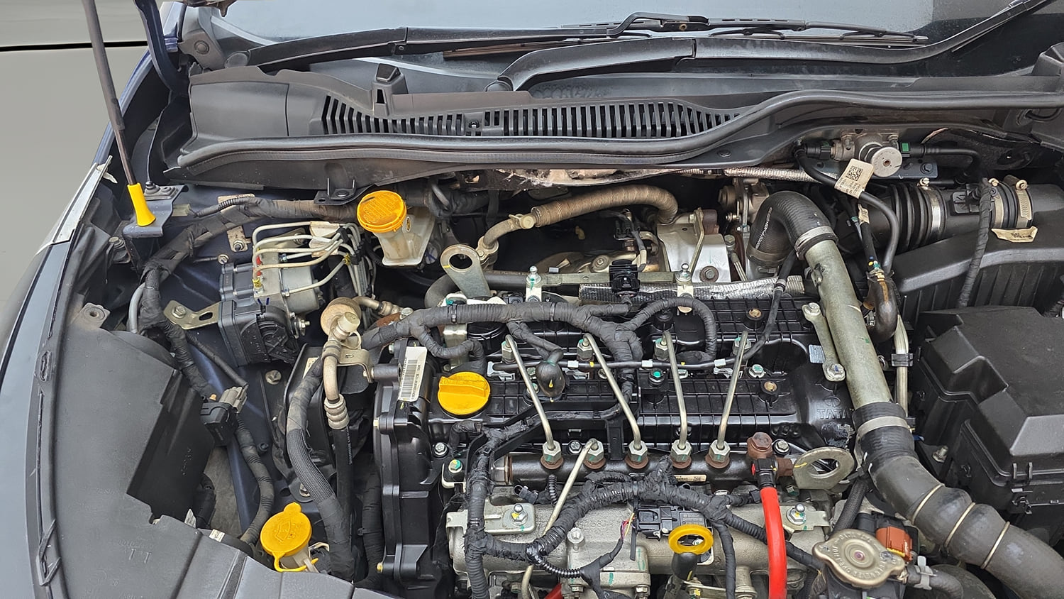 Used 2023 Tata Altroz XZ Diesel Diesel Manual engine ENGINE RIGHT SIDE VIEW