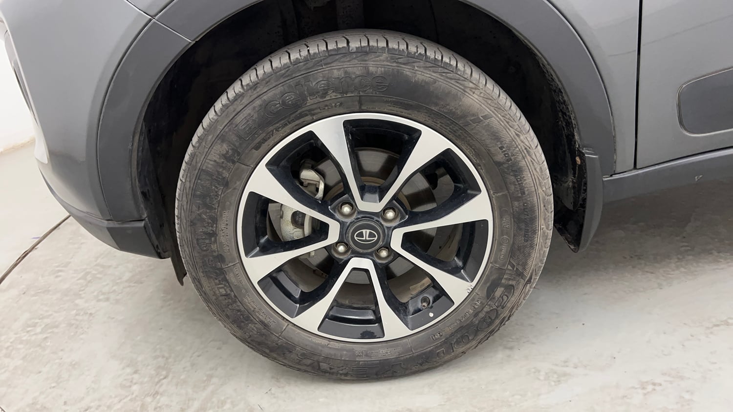 Used 2021 Tata Nexon XZA Plus Petrol Automatic tyres LEFT FRONT TYRE RIM VIEW