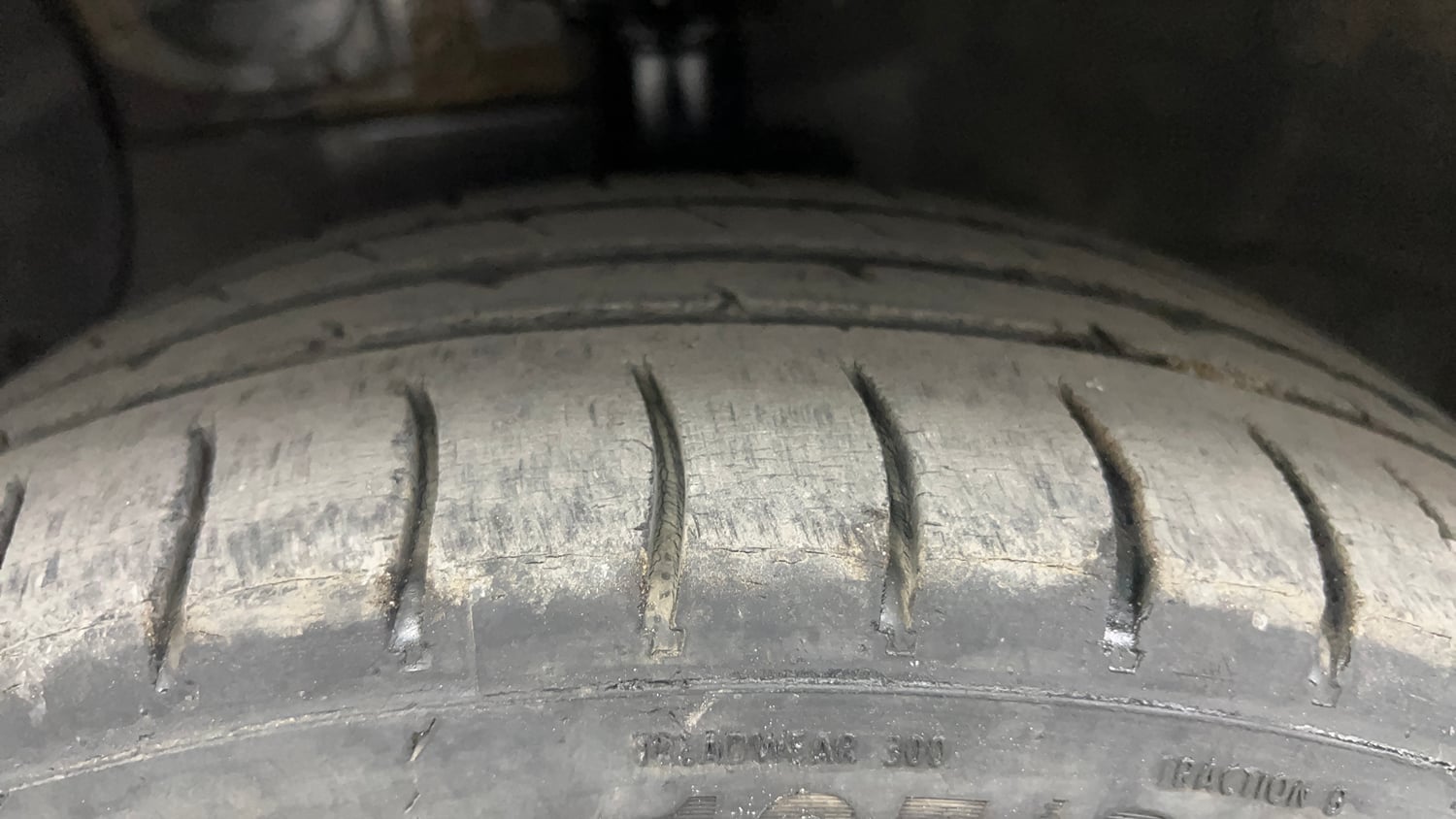Used 2016 Hyundai Grand i10 Sportz 1.2 Kappa VTVT Petrol Manual tyres LEFT FRONT TYRE TREAD VIEW