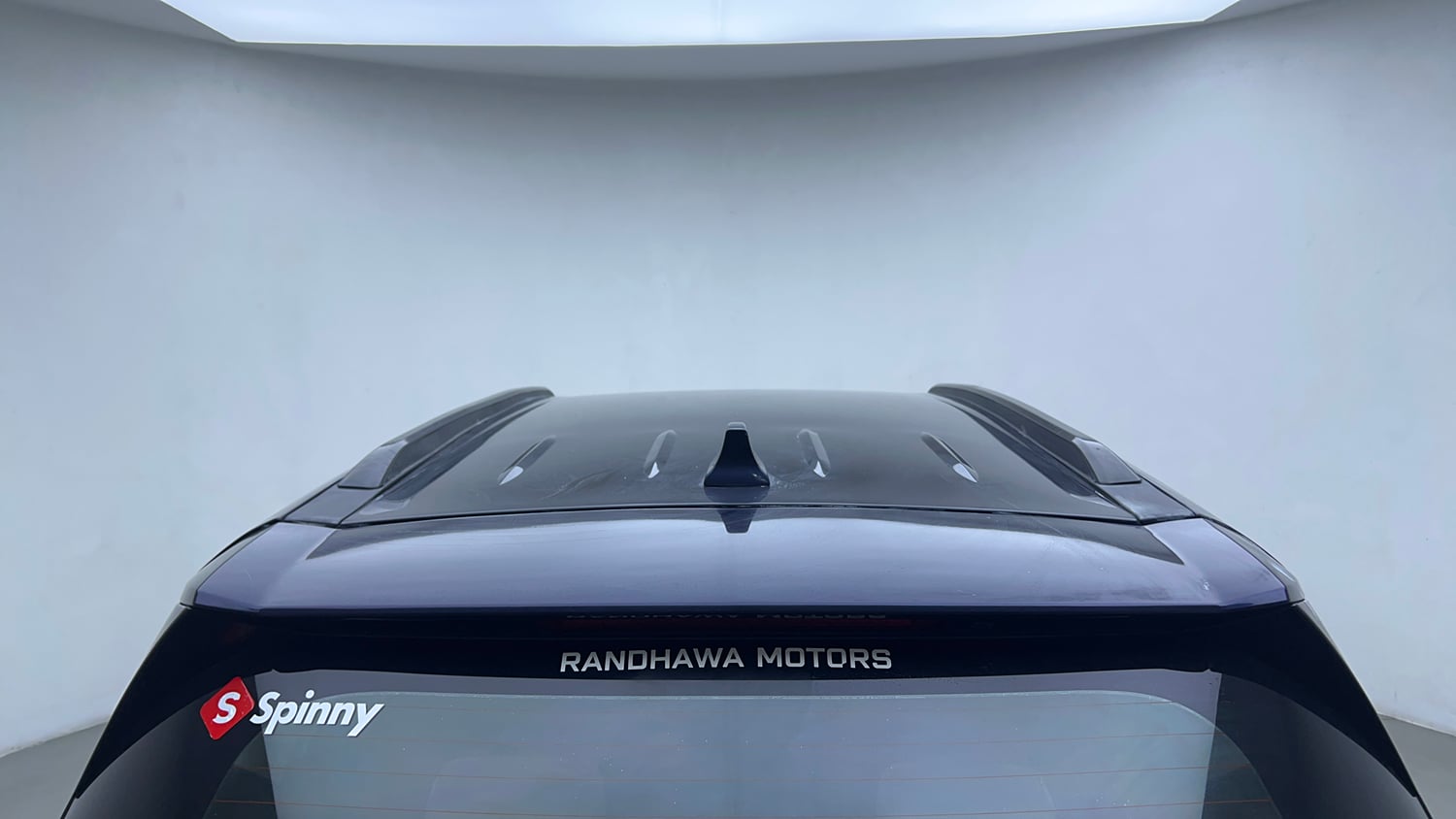 Used 2023 Mahindra XUV700 AX 3 Diesel MT 7 STR Diesel Manual exterior EXTERIOR ROOF VIEW