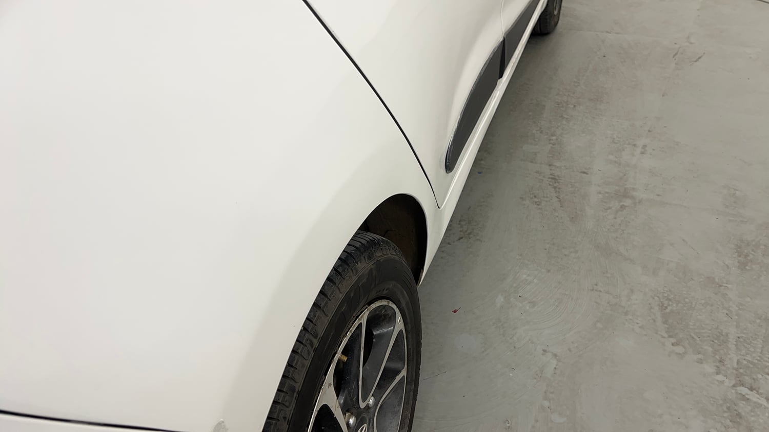 Used 2018 Hyundai Grand i10 Sportz (O) AT 1.2 Kappa VTVT Petrol Automatic dents MINOR SCRATCH