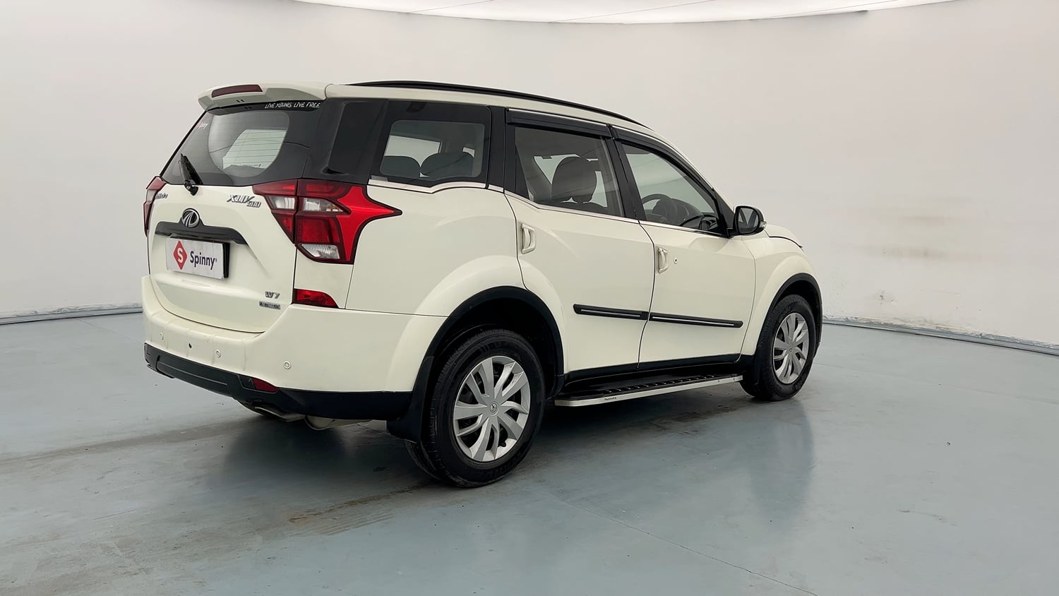 Used 2018 Mahindra XUV500 W7 AT Diesel Automatic exterior RIGHT REAR CORNER VIEW