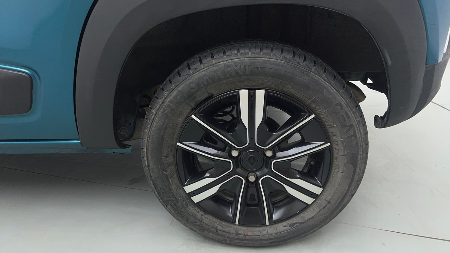 Used 2025 Renault Kwid CLIMBER 1.0 MT Petrol Manual tyres LEFT REAR TYRE RIM VIEW