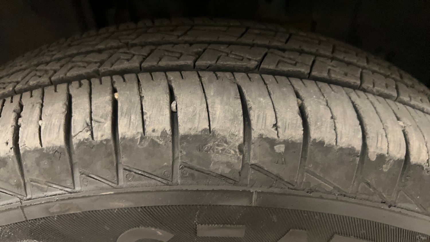 Used 2025 Renault Triber Evolution Petrol Manual tyres RIGHT FRONT TYRE TREAD VIEW