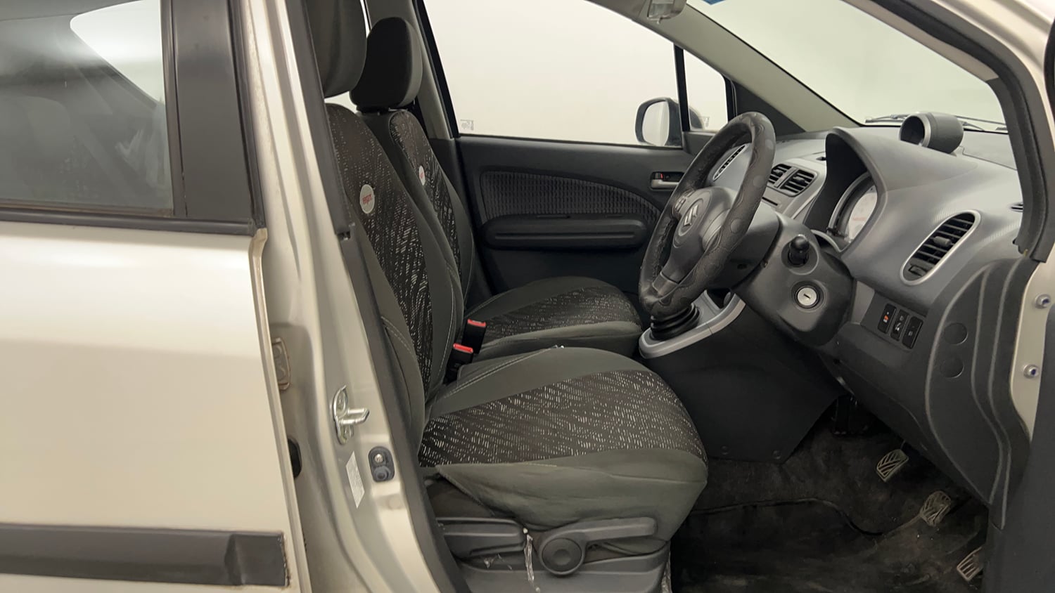 Used 2015 Maruti Suzuki Ritz Zxi BS-IV Petrol Manual interior RIGHT SIDE FRONT DOOR CABIN VIEW