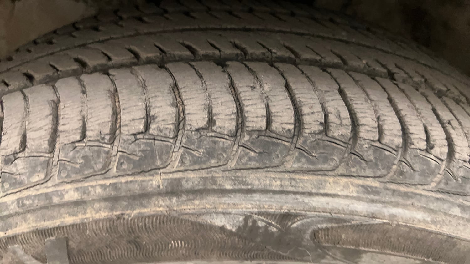 Used 2017 Maruti Suzuki Celerio ZXi Petrol Manual tyres LEFT FRONT TYRE TREAD VIEW