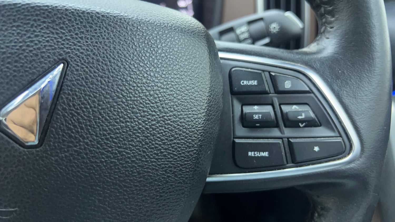 Used 2022 Mahindra Scorpio N Z8 L Petrol AT 7 STR Petrol Automatic top_features Cruise control