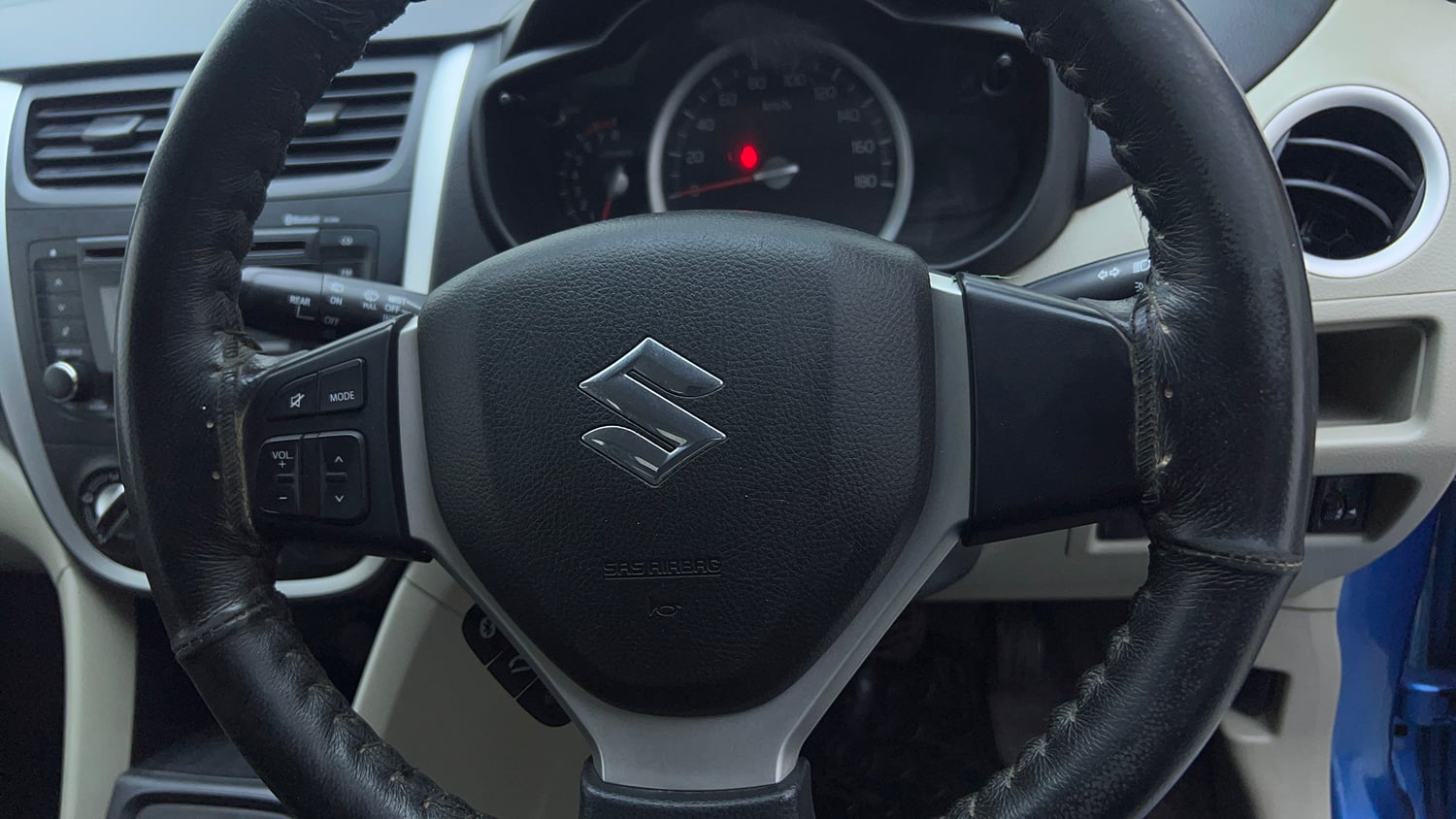 Used 2016 Maruti Suzuki Celerio ZXi AMT Petrol Automatic top_features Steering mounted controls