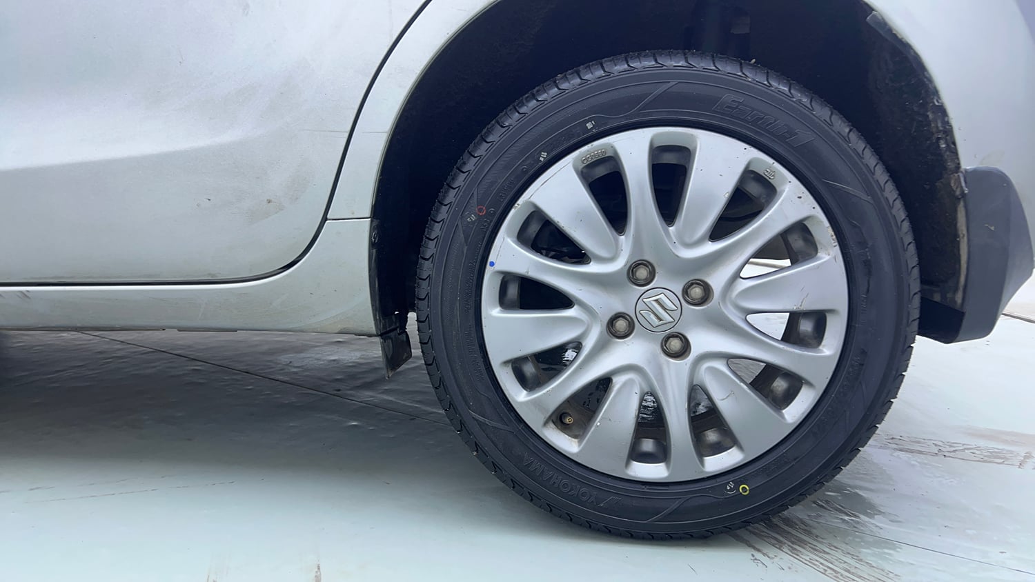 Used 2018 Maruti Suzuki Baleno Alpha 1.2 Petrol Manual tyres LEFT REAR TYRE RIM VIEW