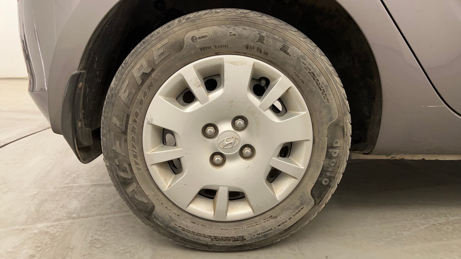 Used 2013 Hyundai i20 Magna 1.2 Petrol Manual tyres RIGHT REAR TYRE RIM VIEW
