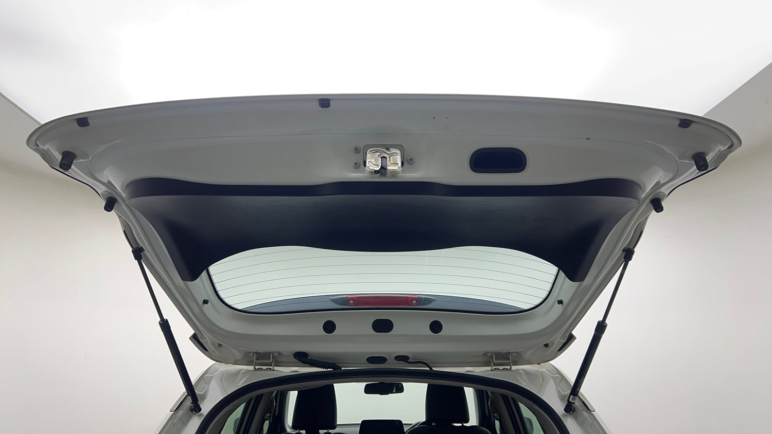 Used 2023 Maruti Suzuki Grand Vitara Alpha Plus Intelligent Hybrid eCVT Hybrid Automatic interior DICKY DOOR OPEN VIEW