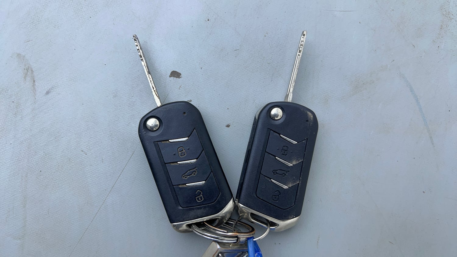 Used 2023 Mahindra XUV700 AX 3 Diesel MT 7 STR Diesel Manual extra CAR KEY VIEW