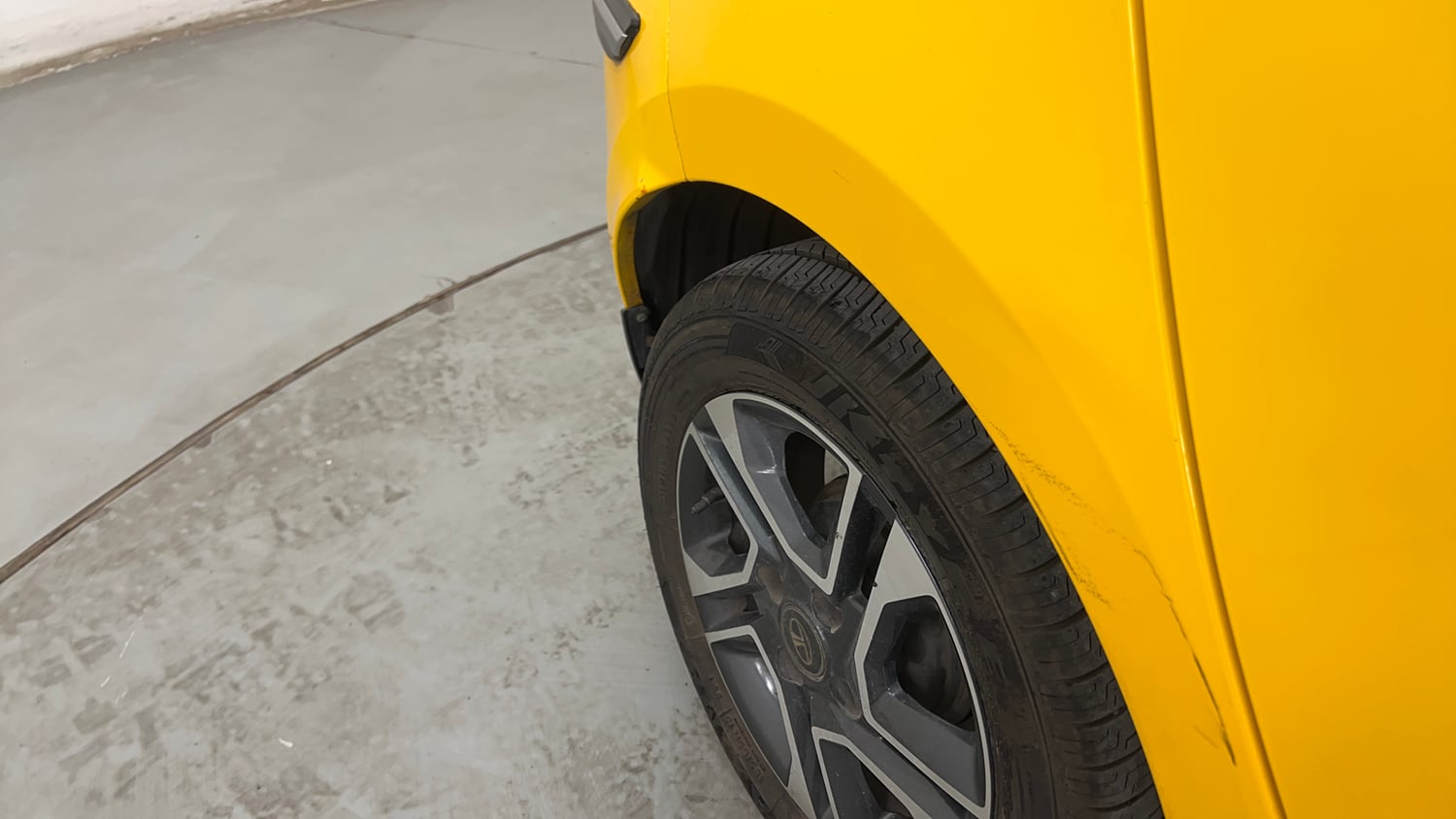 Used 2020 Tata Tiago XZA Plus Petrol Automatic dents MINOR SCRATCH