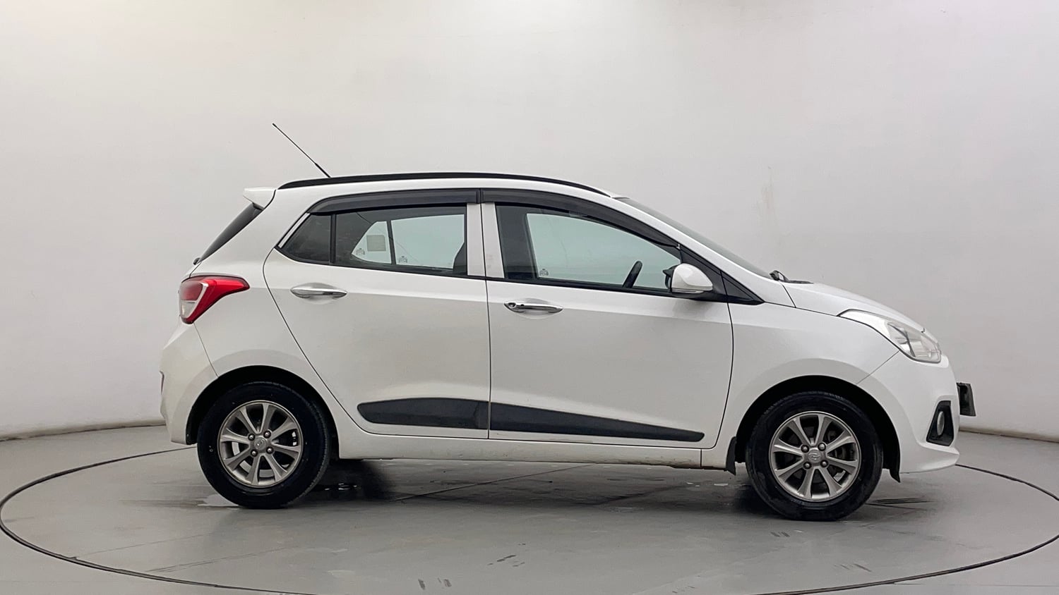 Used 2016 Hyundai Grand i10 Asta 1.2 Kappa VTVT Petrol Manual exterior RIGHT SIDE VIEW