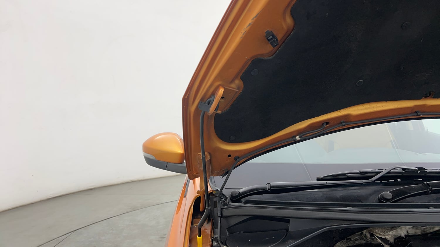 Used 2016 Tata Tiago Revotron XZ Petrol Manual engine ENGINE RIGHT SIDE HINGE & APRON VIEW