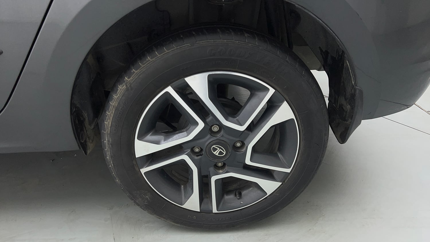 Used 2021 Tata Tigor XZ Plus Petrol Manual tyres LEFT REAR TYRE RIM VIEW