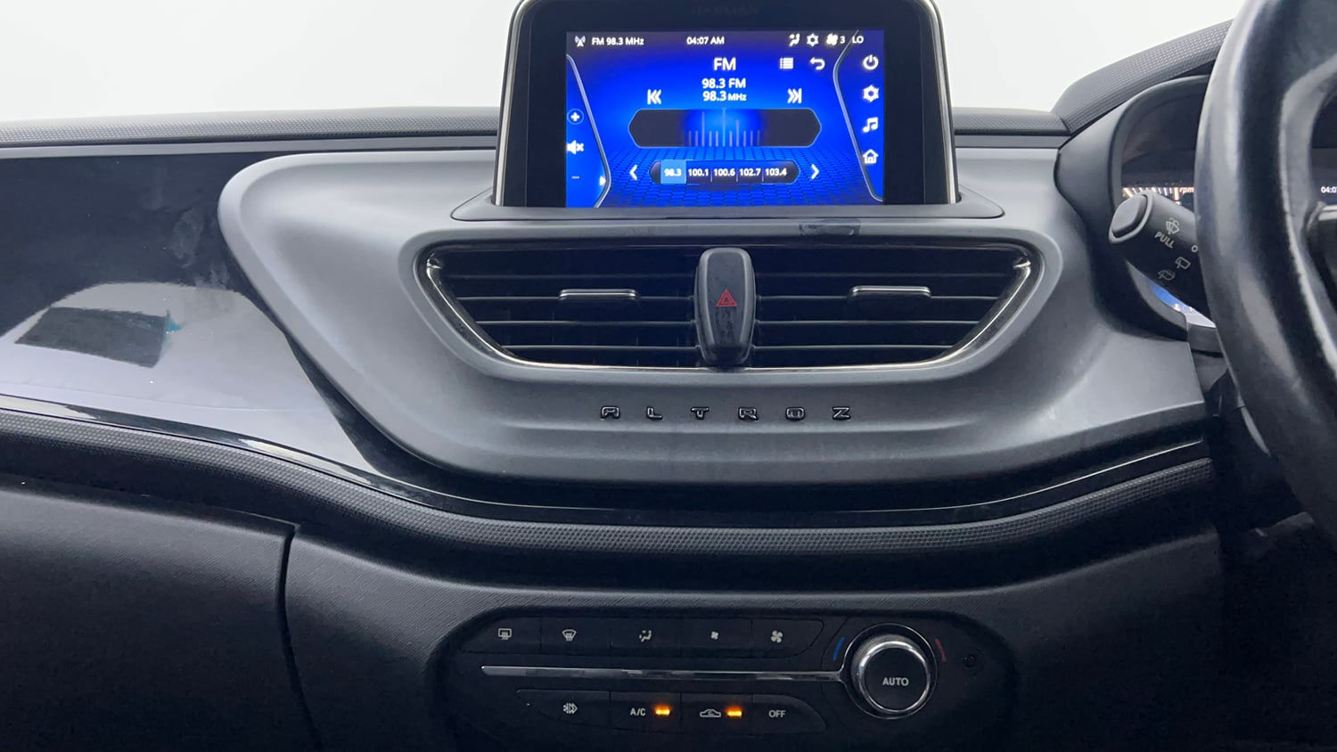 Used 2022 Tata Altroz XZ Plus Petrol Dark Edition Petrol Manual interior MUSIC SYSTEM & AC CONTROL VIEW