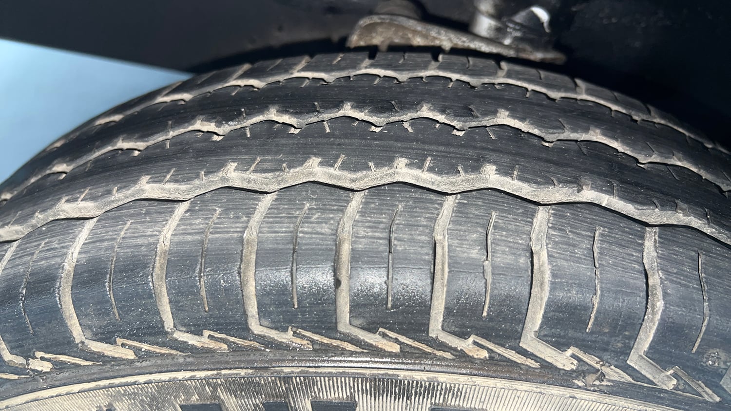 Used 2022 Maruti Suzuki Eeco 5 STR AC (O) Petrol Manual tyres LEFT FRONT TYRE TREAD VIEW
