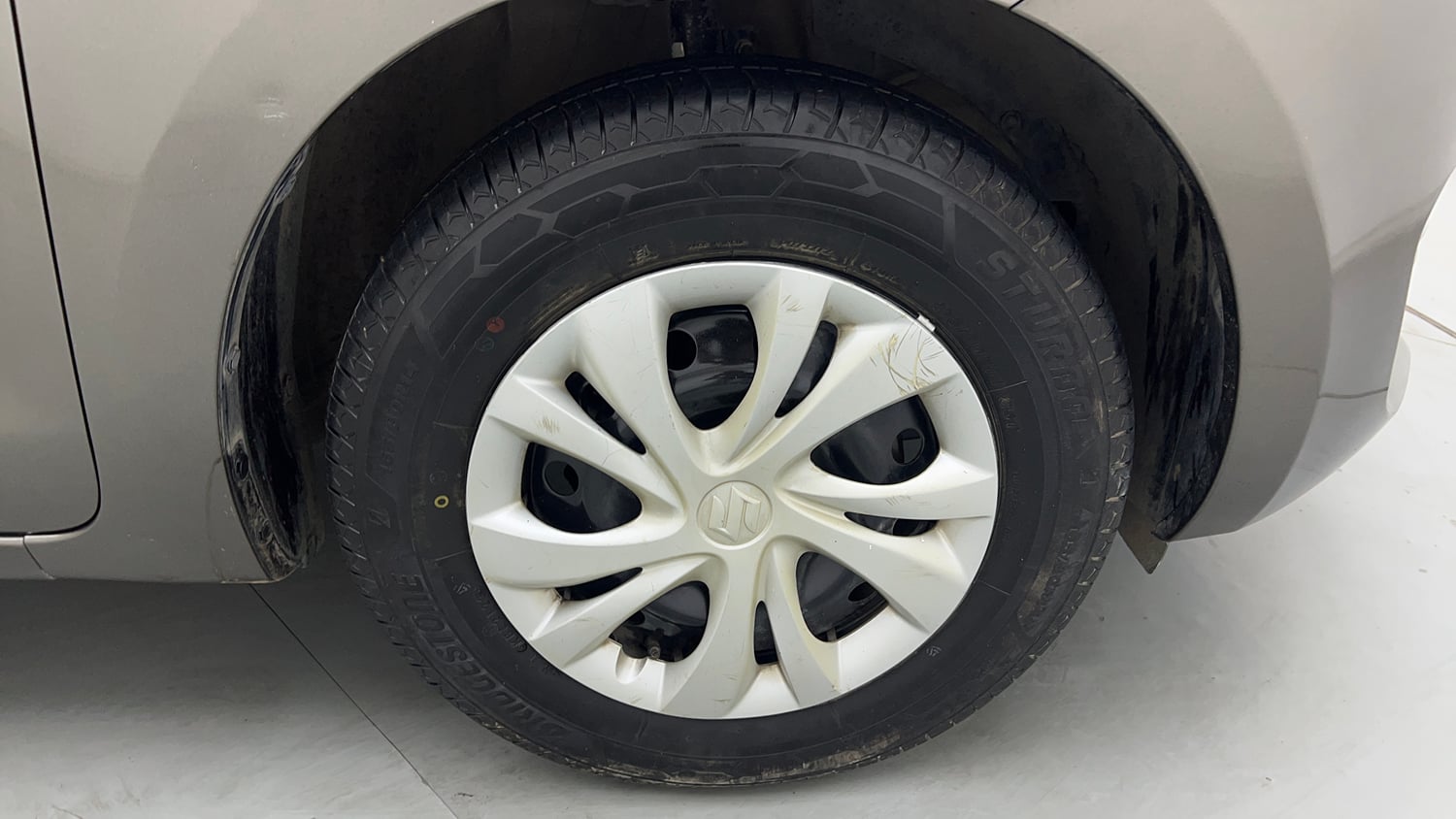 Used 2020 Maruti Suzuki Swift VXi Petrol Manual tyres RIGHT FRONT TYRE RIM VIEW