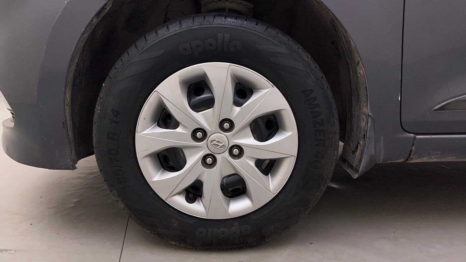 Used 2017 Hyundai Elite i20 Sportz 1.2 Petrol Manual tyres LEFT FRONT TYRE RIM VIEW