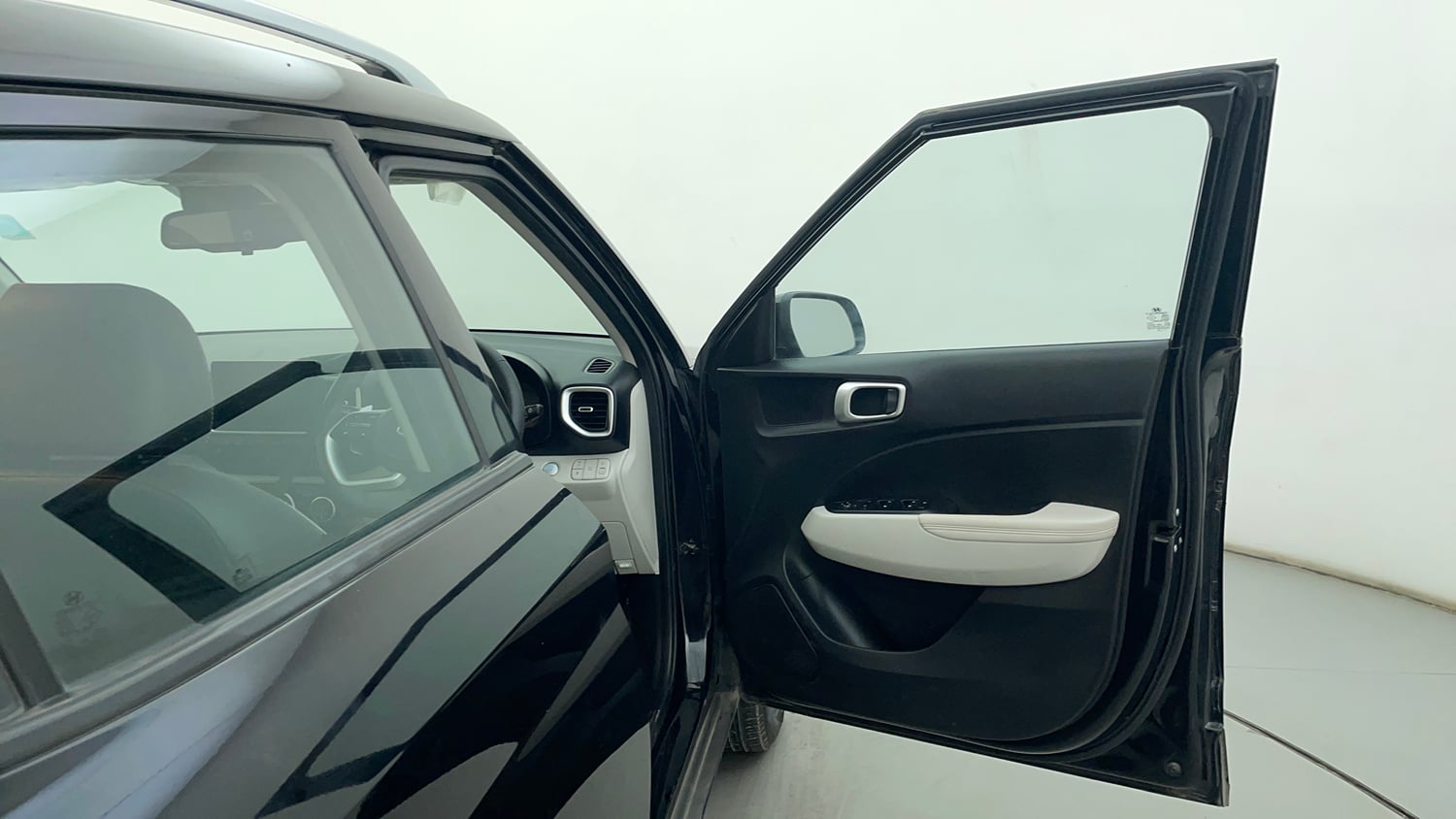 Used 2024 Hyundai Venue SX (O) 1.0 Turbo DCT Petrol Automatic interior RIGHT FRONT DOOR OPEN VIEW