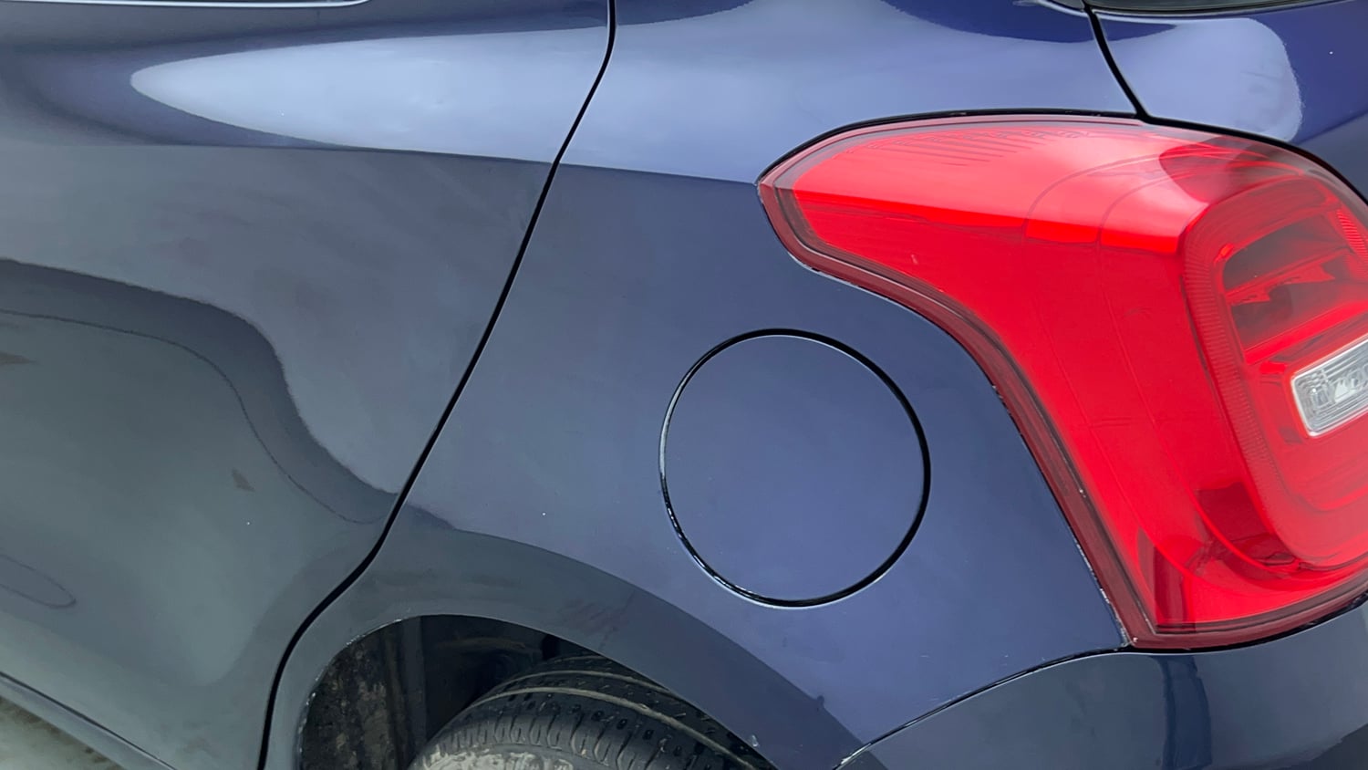 Used 2019 Maruti Suzuki Swift VXi AMT Petrol Automatic dents MINOR DENT