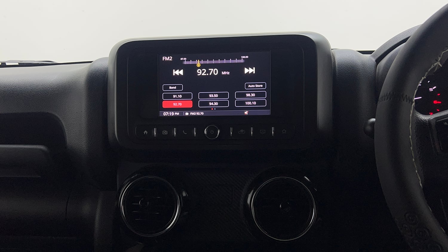 Used 2022 mahindra Thar LX Hard Top Petrol AT 4WD Petrol Automatic top_features Integrated (in-dash) music system