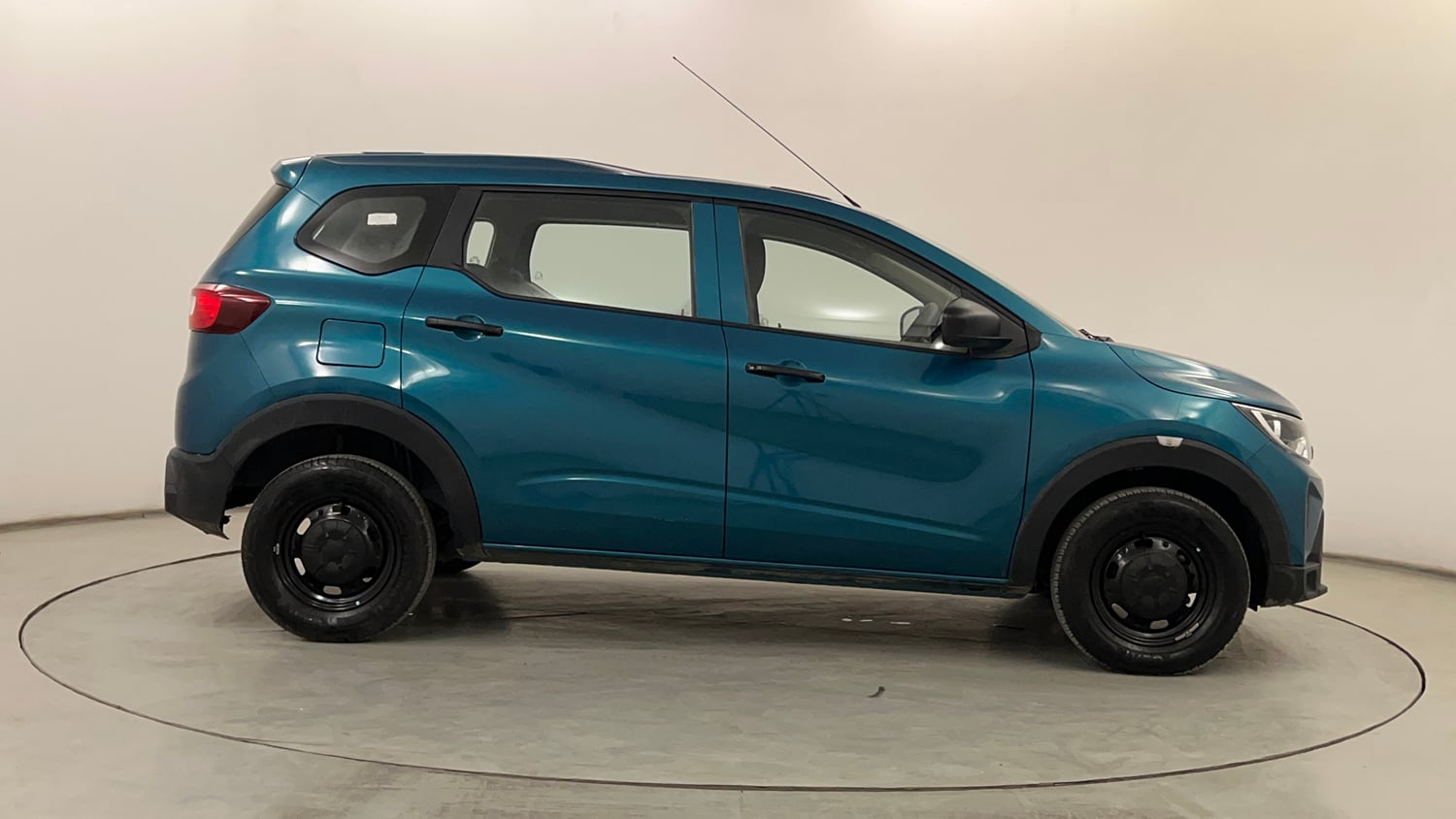 Used 2025 Renault Triber Evolution Petrol Manual exterior RIGHT SIDE VIEW