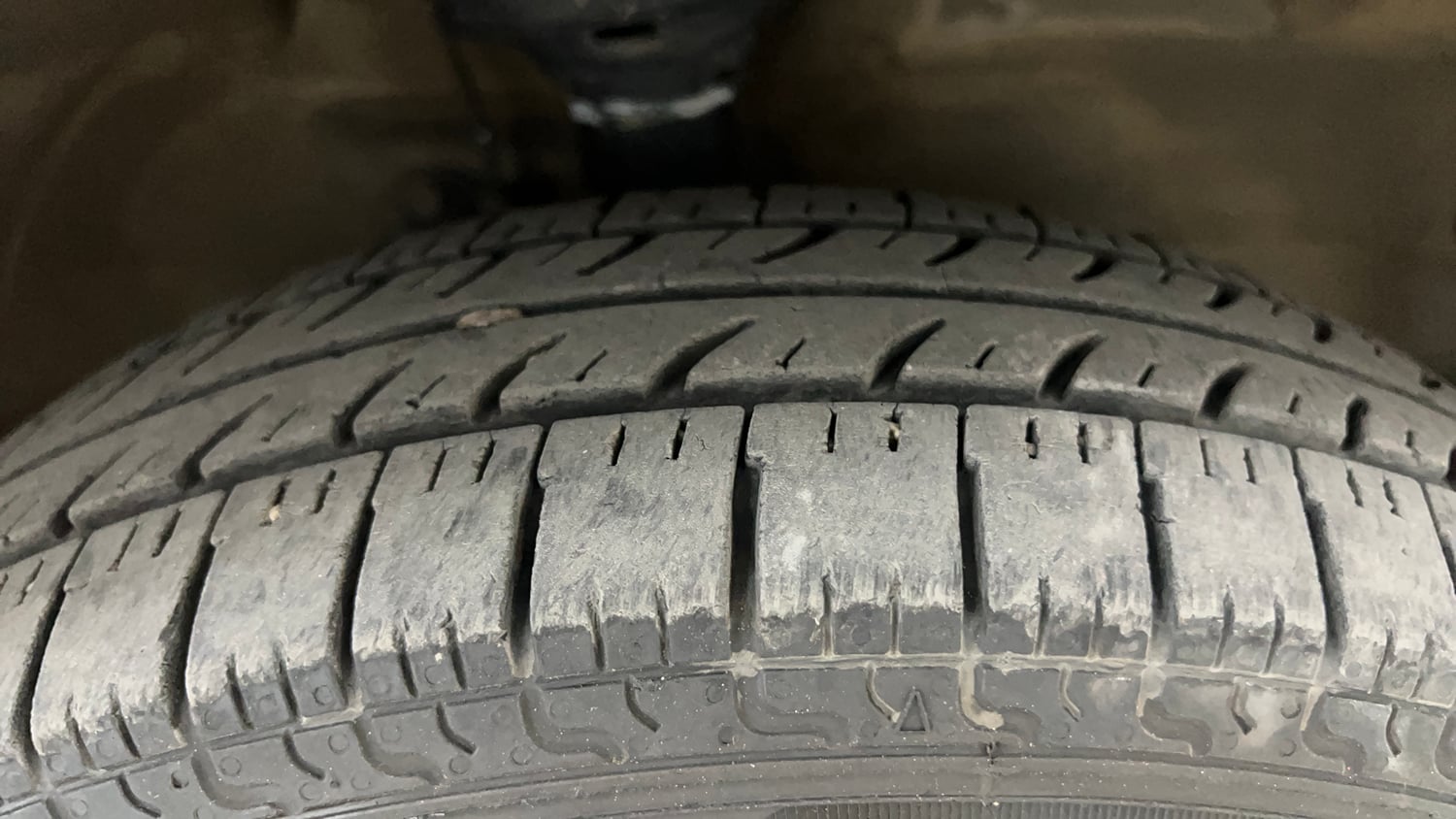 Used 2015 Maruti Suzuki Wagon R LXI CNG Cng Manual tyres RIGHT FRONT TYRE TREAD VIEW