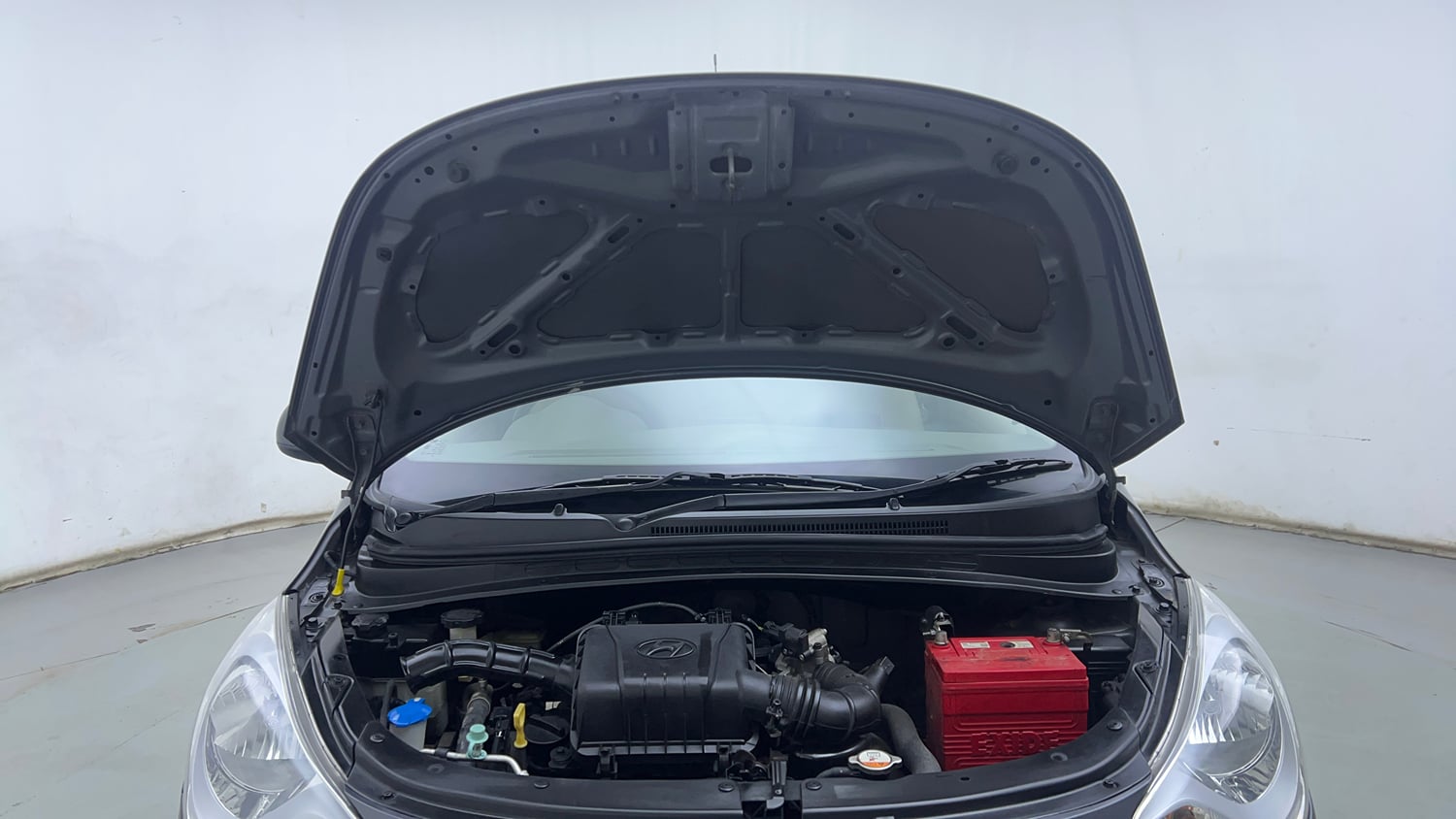 Used 2016 Hyundai i10 Sportz 1.1 iRDE2 Petrol Manual engine ENGINE & BONNET OPEN FRONT VIEW