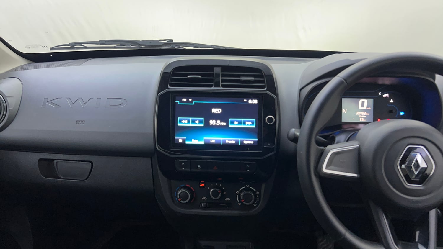 Used 2021 Renault Kwid RXT 1.0 AMT (O) Petrol Automatic interior MUSIC SYSTEM & AC CONTROL VIEW