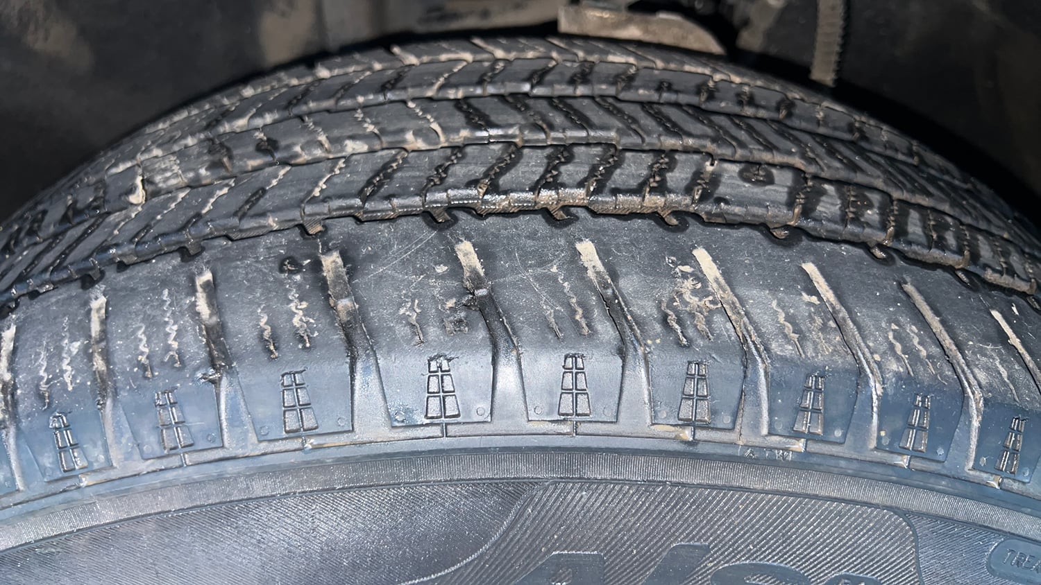 Used 2022 Mahindra Scorpio N Z8 L Petrol AT 7 STR Petrol Automatic tyres LEFT FRONT TYRE TREAD VIEW