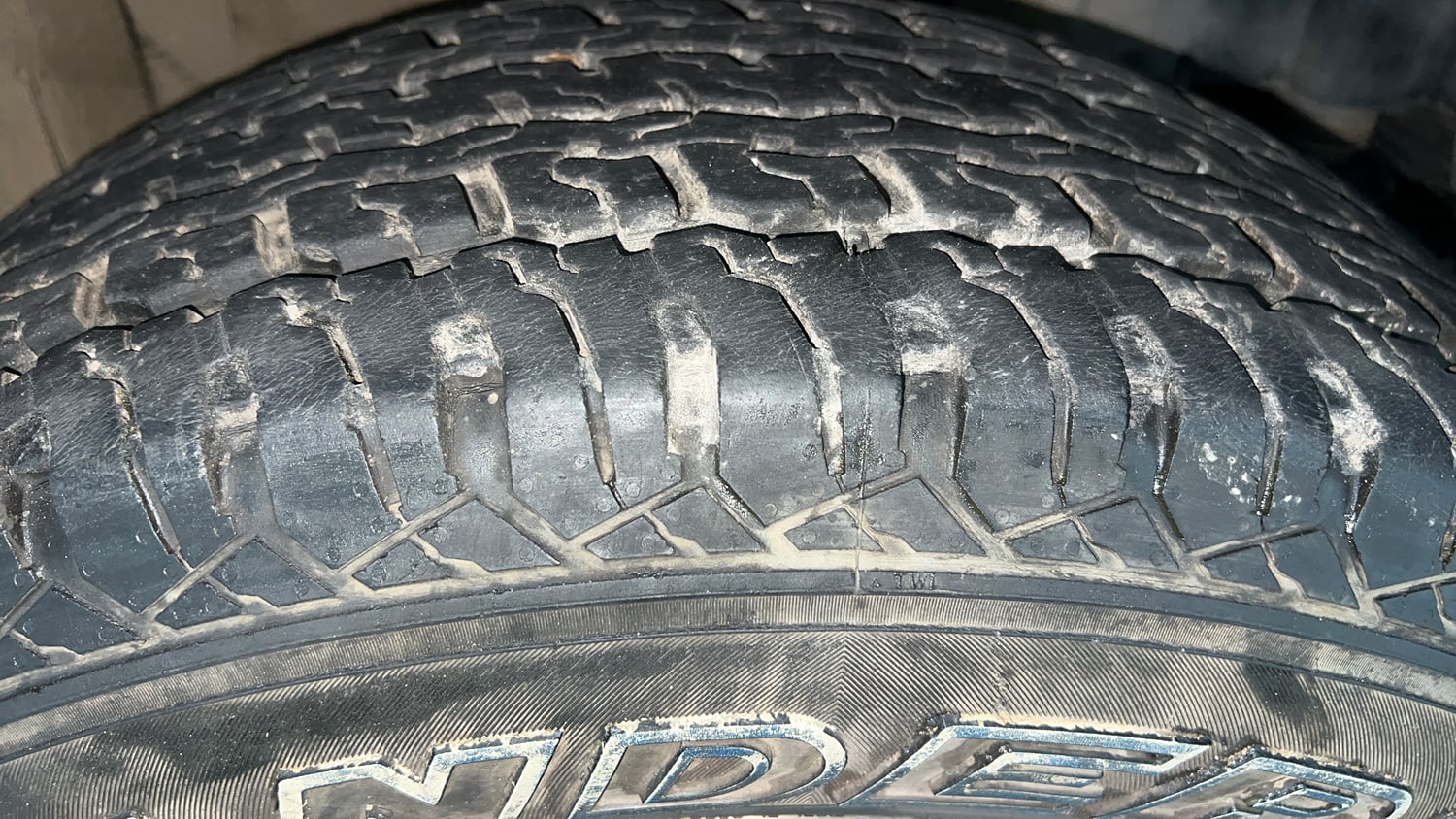Used 2022 mahindra Thar LX Hard Top Petrol AT 4WD Petrol Automatic tyres RIGHT FRONT TYRE TREAD VIEW