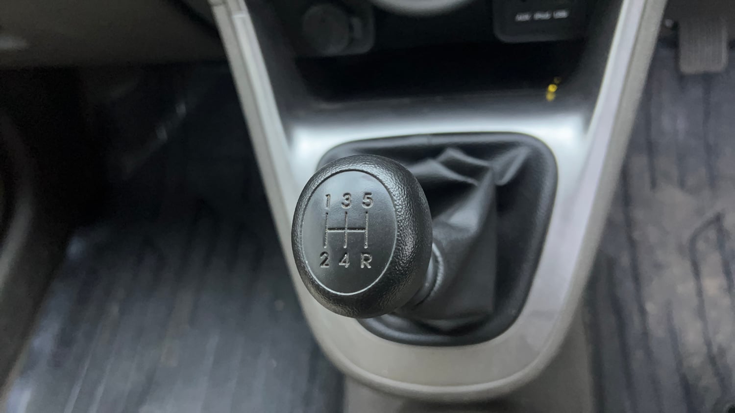 Used 2016 Hyundai i10 Sportz 1.1 iRDE2 Petrol Manual interior GEAR  KNOB VIEW