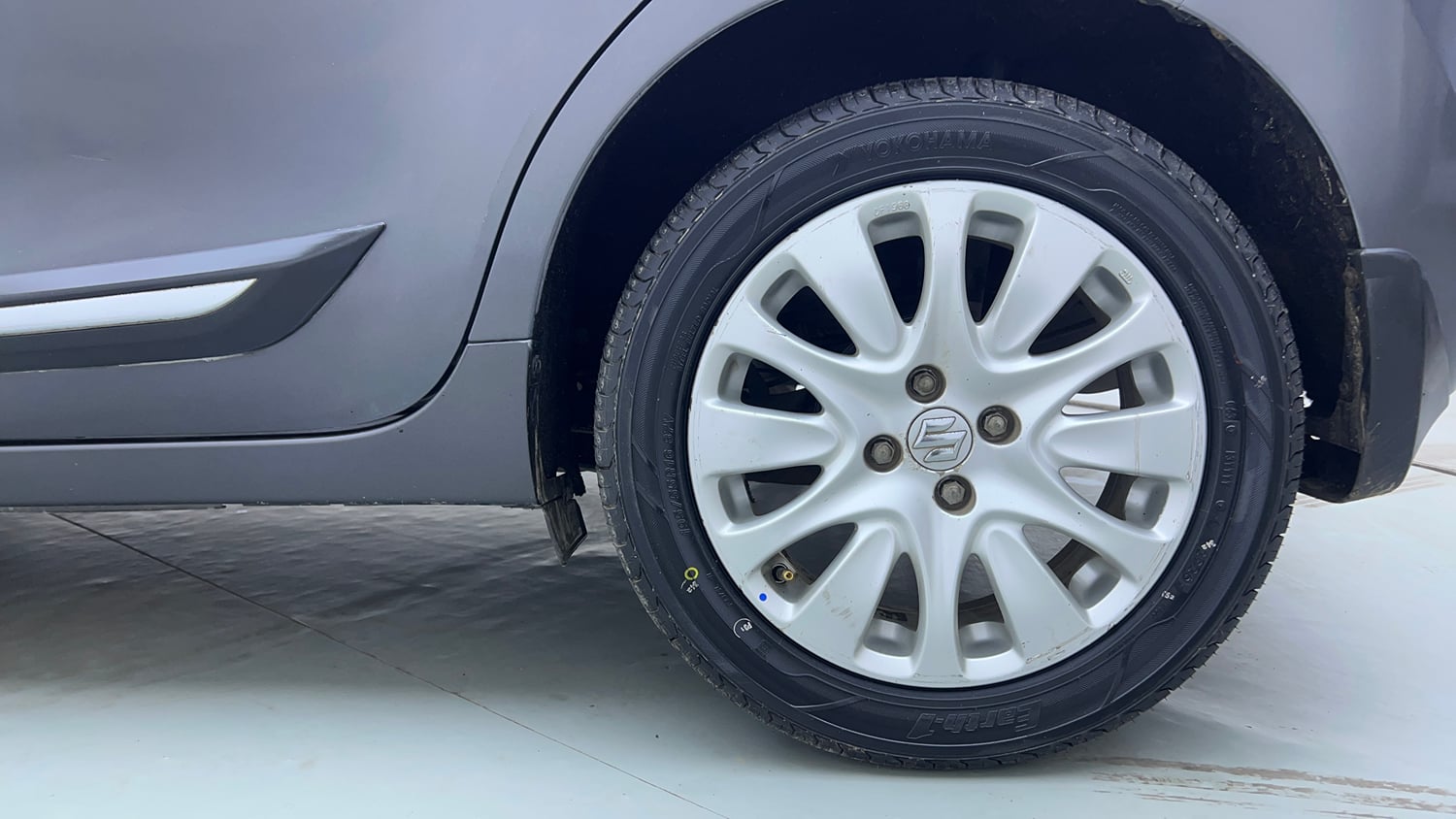 Used 2016 Maruti Suzuki Baleno Alpha 1.2 Petrol Manual tyres LEFT REAR TYRE RIM VIEW