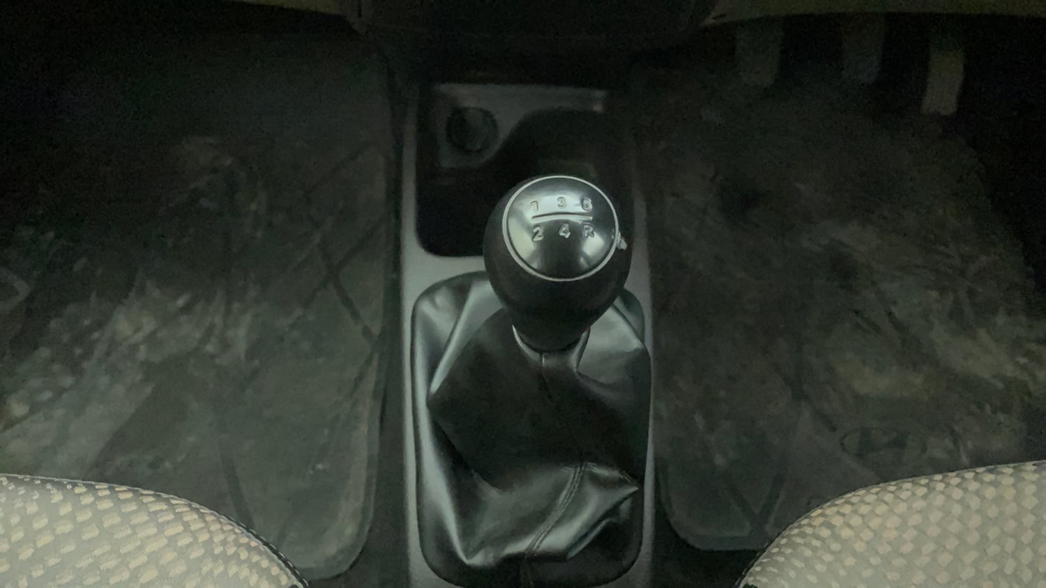 Used 2015 Hyundai Eon Magna + Petrol Manual interior GEAR  KNOB VIEW