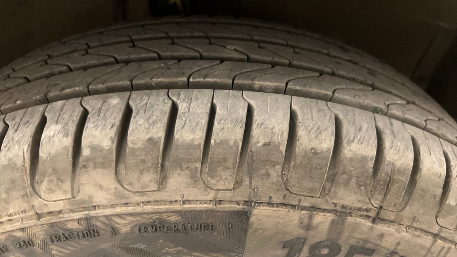 Used 2015 Maruti Suzuki Ritz Zxi BS-IV Petrol Manual tyres RIGHT FRONT TYRE TREAD VIEW