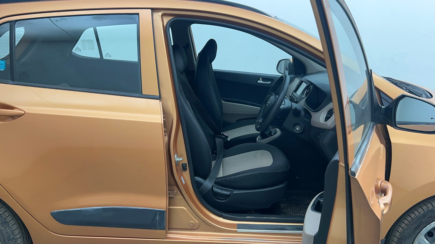 Used 2017 Hyundai Grand i10 Sportz (O) 1.2 Kappa VTVT Petrol Manual interior RIGHT SIDE FRONT DOOR CABIN VIEW